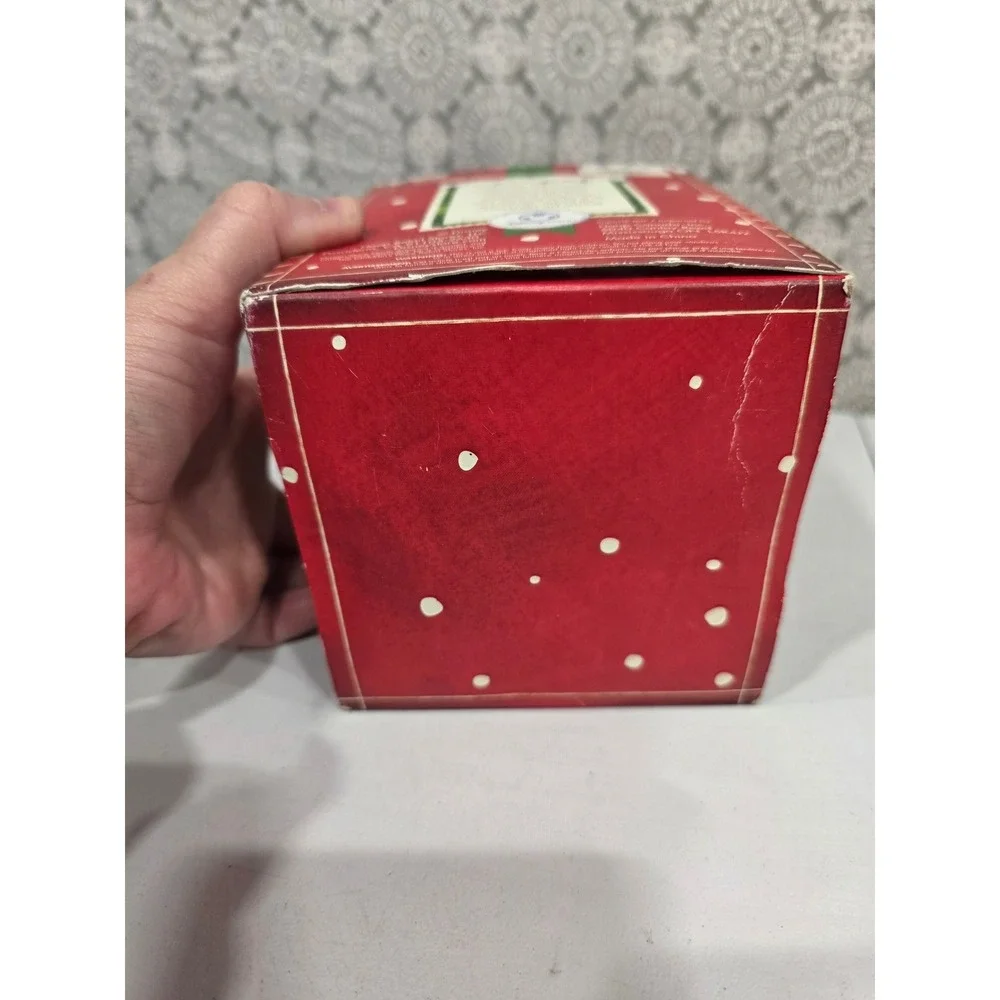 Disney Mickey Minnie Mouse‎ 2006 Christmas Snow Globe with Box